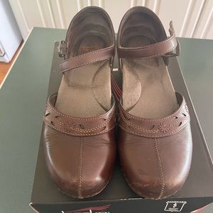 Dansko shoes. Size 39.